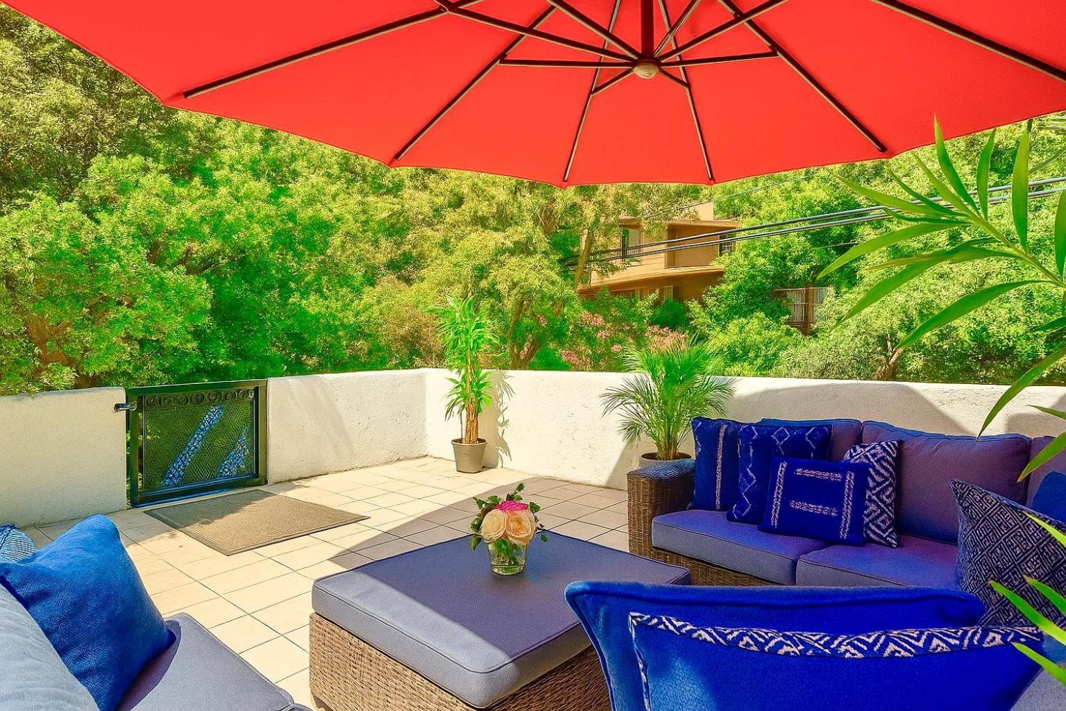 Hollywood Hills Oasis With Views Patio Garden 4 Bedrooms Los Angeles